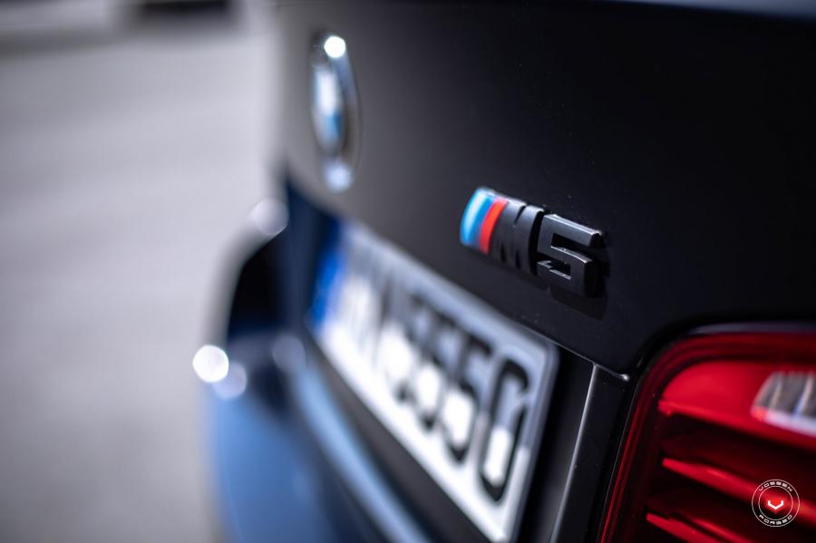Логотип BMW M5 on Vossen Wheels (M-X2) 2019 года  (фото 2 из 25)